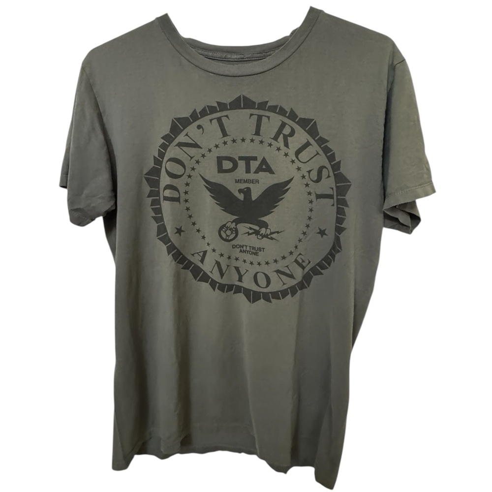 DTA Don’t Trust Anyone Soft Gray Graphic T-Shirt Men’s M